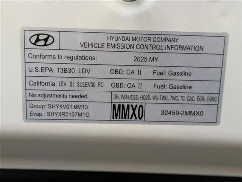 Used 2025 Hyundai Santa Fe SEL FWD image 24