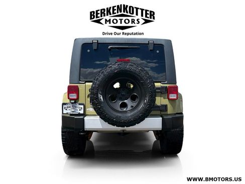 Used 2013 Jeep Wrangler Unlimited Sahara w/ Connectivity Group AWD/4WD image 4