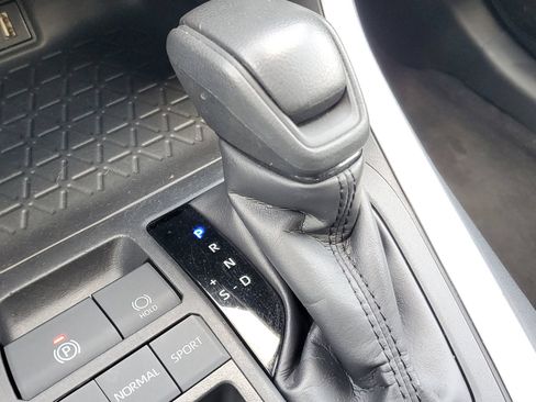 Used 2024 Toyota RAV4 XLE FWD image 31