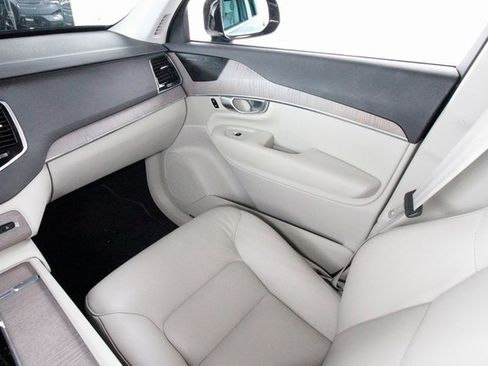 Certified 2024 Volvo XC90 B6 Plus image 7