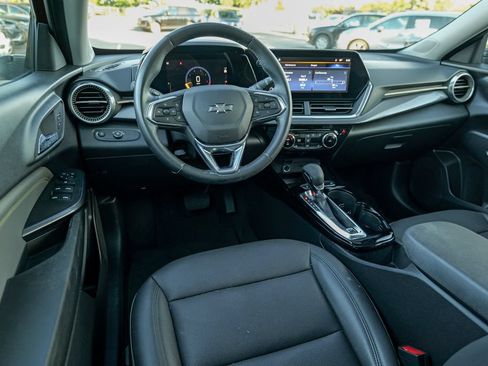 Used 2024 Chevrolet Trax ACTIV w/ Sunroof Package FWD image 36