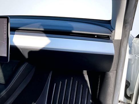 Used 2021 Tesla Model Y Long Range image 23