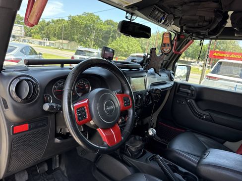 Used 2017 Jeep Wrangler Unlimited Rubicon AWD/4WD image 16