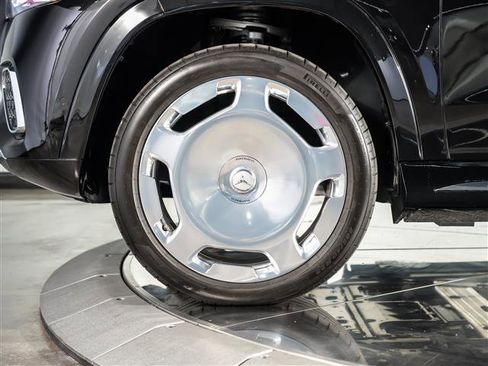 Used 2025 Mercedes-Benz Maybach GLS 600 4MATIC image 19