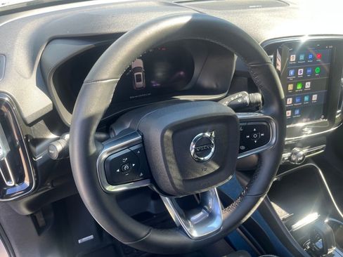 Used 2023 Volvo XC40 Recharge Ultimate image 9