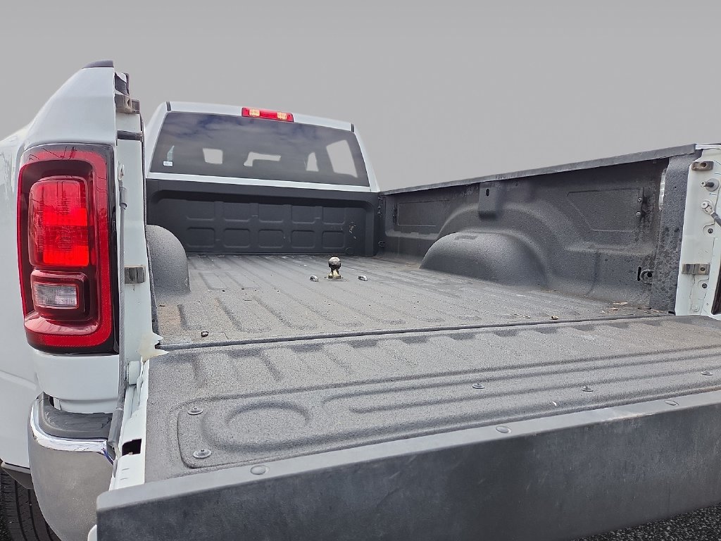 Used 2026 RAM 3500 Tradesman w/ Chrome Appearance Group AWD/4WD image 10