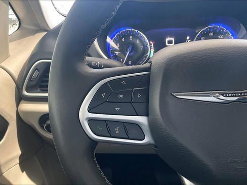 Used 2023 Chrysler Pacifica Touring-L FWD image 24