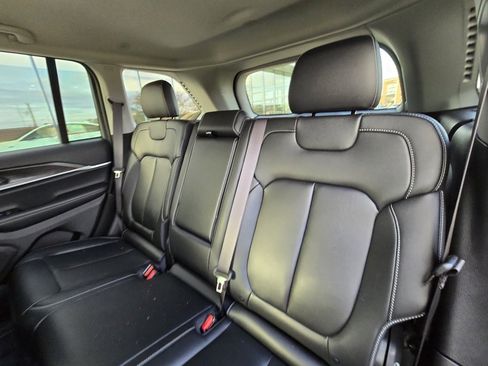 Used 2024 Jeep Grand Cherokee Limited w/ Black Appearance Package image 15