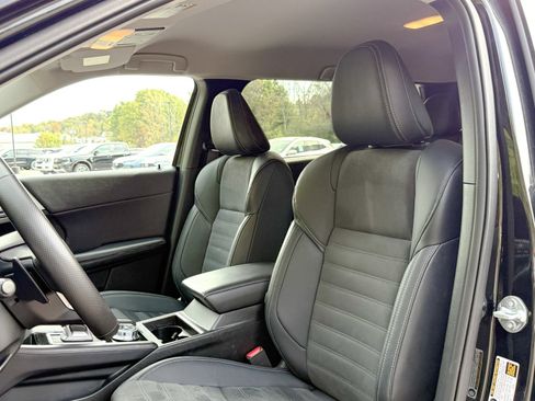 Used 2024 Mitsubishi Outlander AWD image 17