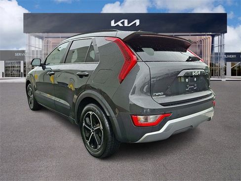Used 2023 Kia Niro EX image 4