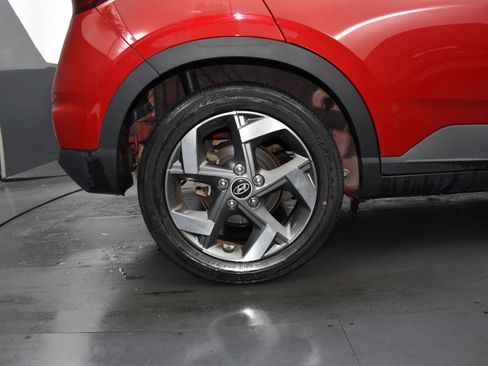 Used 2022 Hyundai Venue Limited image 9