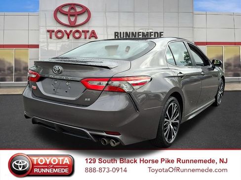 Used 2018 Toyota Camry SE w/ Convenience Package FWD image 6