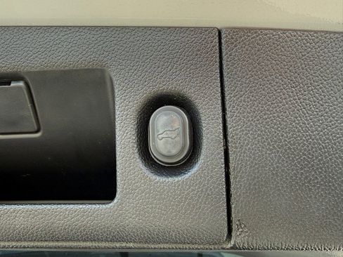 Used 2019 Chevrolet Tahoe Premier image 17