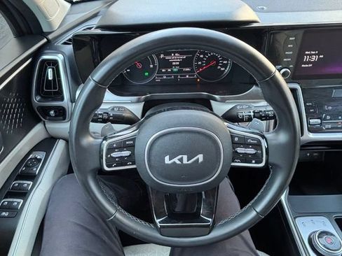 Used 2023 Kia Sorento EX w/ Panoramic Sunroof Package AWD/4WD image 16