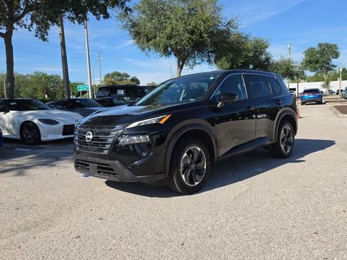 Certified 2025 Nissan Rogue SV FWD image 4