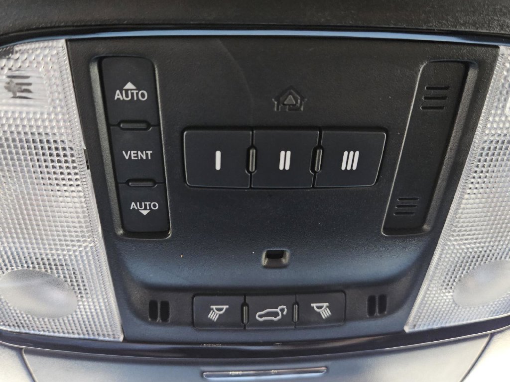 Used 2022 Dodge Durango R/T w/ Blacktop Package RWD image 23
