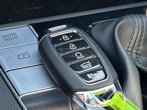 Used 2022 Hyundai Elantra Limited image 36