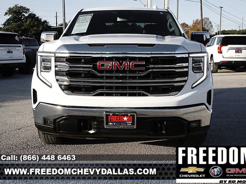 Used 2025 GMC Sierra 1500 SLT image 2