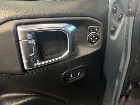 Used 2025 Jeep Gladiator Rubicon w/ Convenience Group image 14