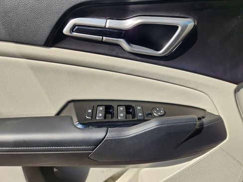 Used 2025 Kia Sportage EX image 22