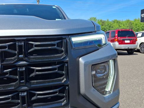 Used 2024 GMC Canyon Elevation w/ Elevation Premium Package AWD/4WD image 11