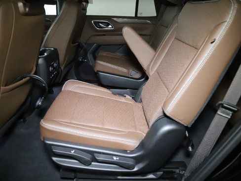 Used 2021 Chevrolet Tahoe High Country w/ Premium Package AWD/4WD image 18