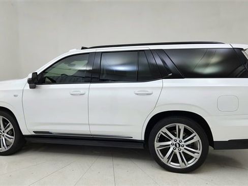 Used 2025 Cadillac Escalade Sport w/ Touring Package image 4