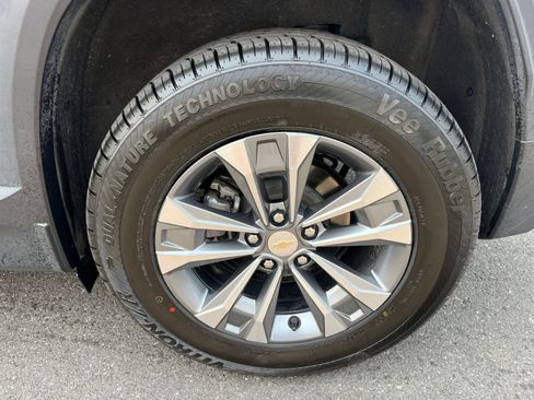 Used 2025 Chevrolet Equinox LT FWD image 29