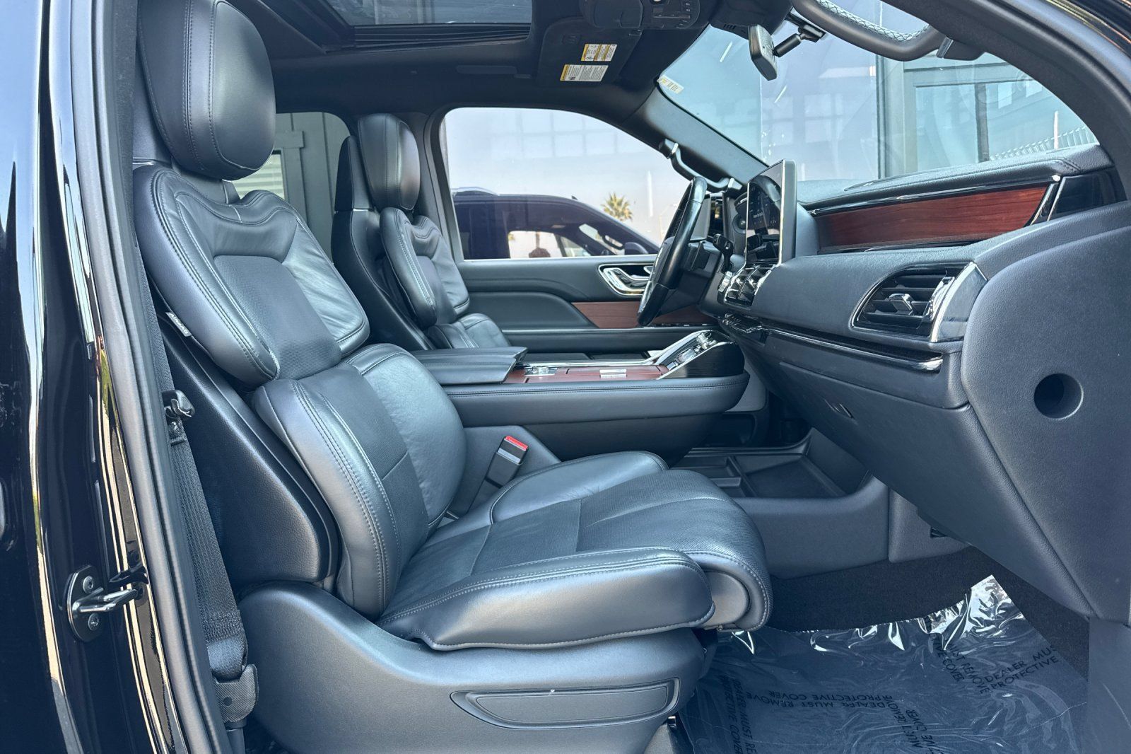 Certified 2023 Lincoln Navigator Reserve AWD/4WD image 15