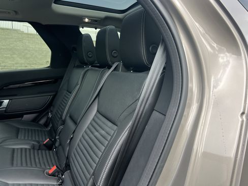 Certified 2024 Land Rover Discovery S image 31