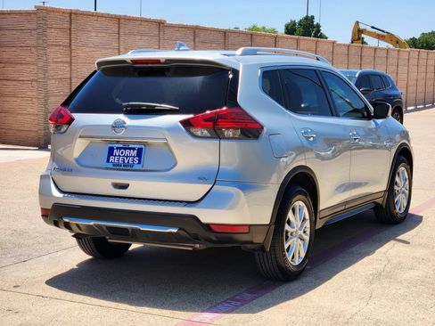 Used 2017 Nissan Rogue SV FWD image 5