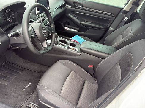 Used 2025 Nissan Altima 2.5 S FWD image 10