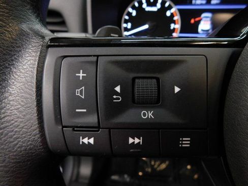 Used 2023 Nissan Rogue SV image 39