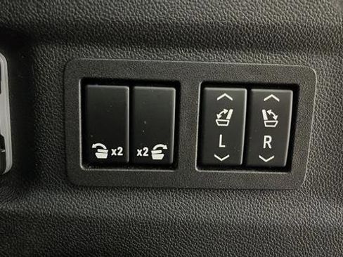 Used 2023 GMC Yukon XL Denali Ultimate AWD/4WD image 30