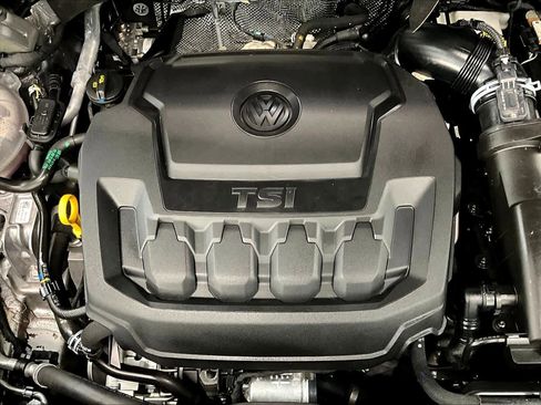 Used 2021 Volkswagen Tiguan SE image 32