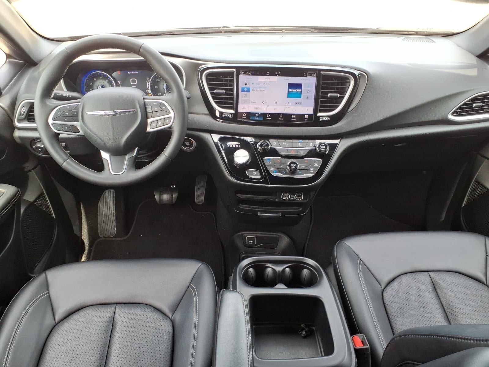 Used 2025 Chrysler Pacifica Select FWD image 7