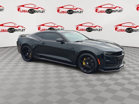 Used 2020 Chevrolet Camaro SS RWD image 2
