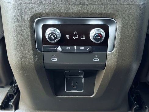 Used 2023 GMC Yukon SLT AWD/4WD image 25