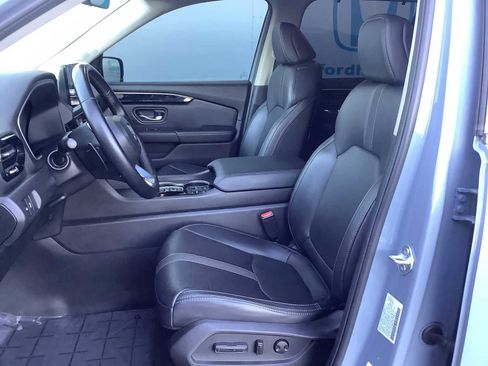 Used 2025 Honda Pilot Touring image 11