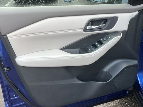 Used 2023 Nissan Rogue SV w/ SV Premium Package image 11