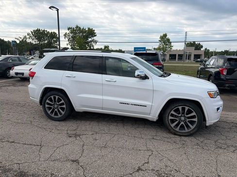 Used 2017 Jeep Grand Cherokee Overland AWD/4WD image 4