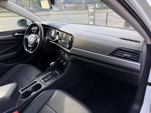 Used 2021 Volkswagen Jetta SE FWD image 19