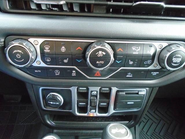 Used 2025 Jeep Wrangler Unlimited Sahara AWD/4WD image 15