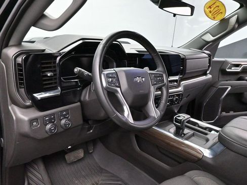 Used 2024 Chevrolet Silverado 1500 LT Trail Boss AWD/4WD image 16