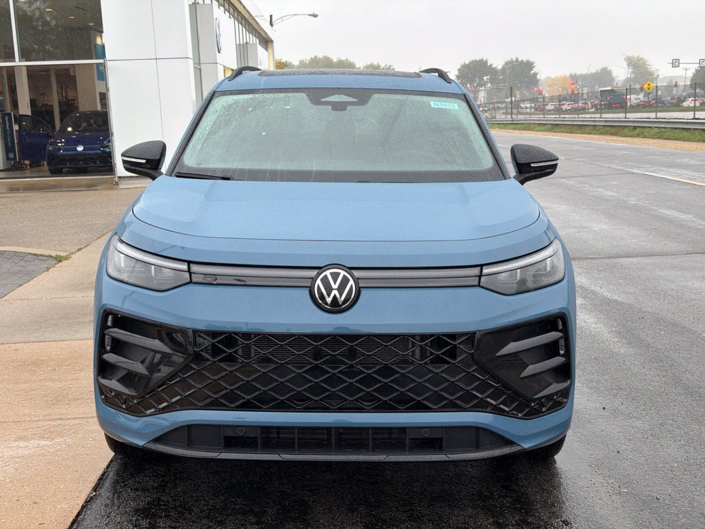 New 2026 Volkswagen Tiguan SE R-Line AWD/4WD image 3