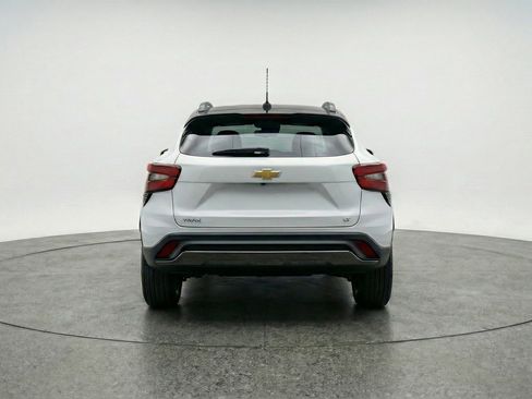Used 2025 Chevrolet Trax LT image 7