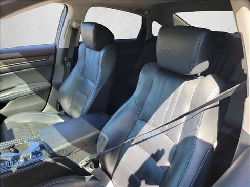 Used 2018 Honda Accord Touring image 10