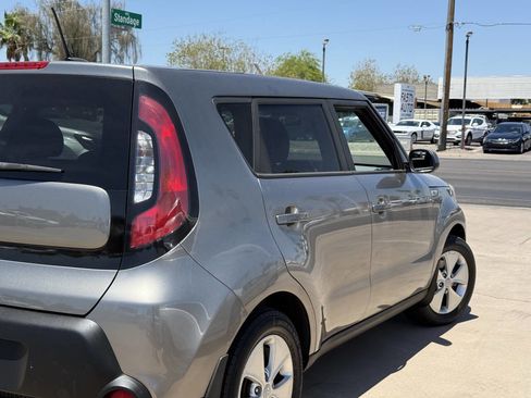Used 2016 Kia Soul FWD image 25