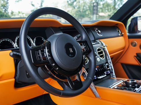 Certified 2022 Rolls-Royce Cullinan w/ Cullinan Package AWD/4WD image 17