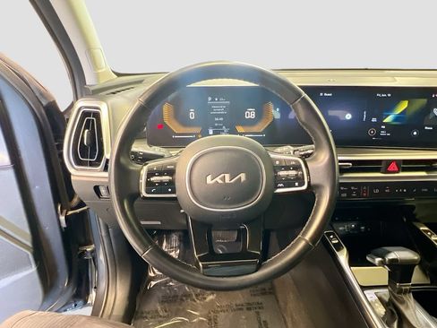 Used 2024 Kia Sorento S FWD image 11